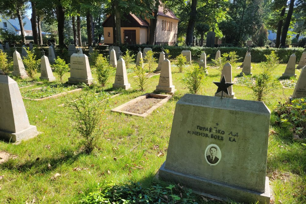 Sovjet Oorlogsbegraafplaats Ruhlsdorf