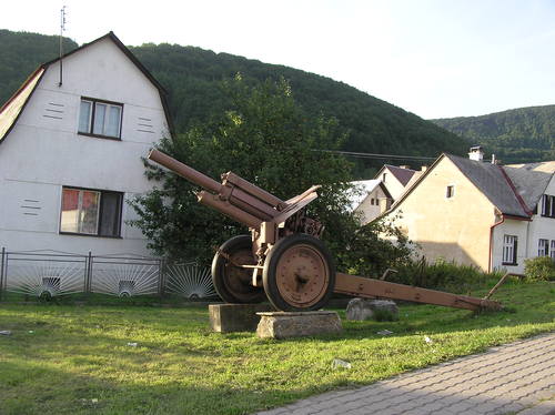 Monument Gevechten Zliechov 1944 (122mm M1938 Houwitser)