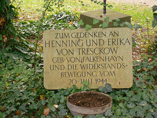 Herdenkingssteen Henning en Erika von Tresckow