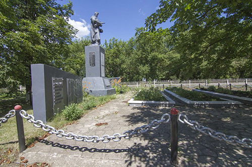 Mass Grave Soviet Soldiers & War Memorial Borshchivka