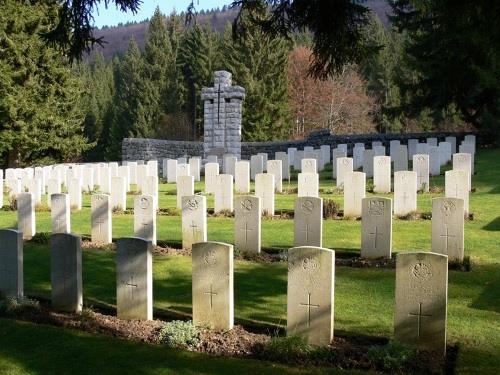 Commonwealth War Cemetery Magnaboschi