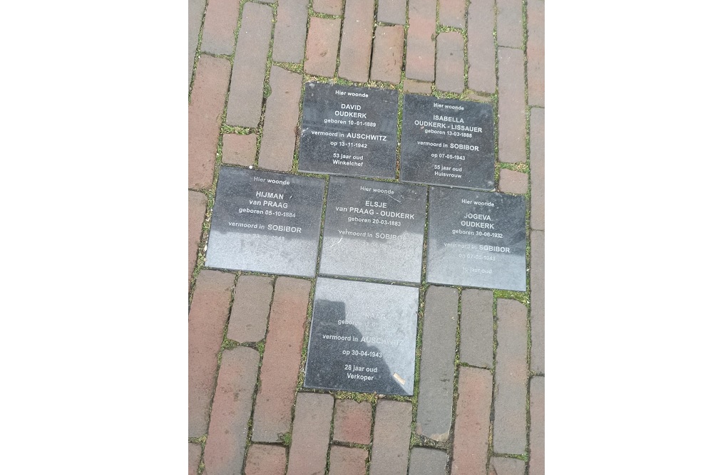 Memorial Stones Beatrixstraat 90