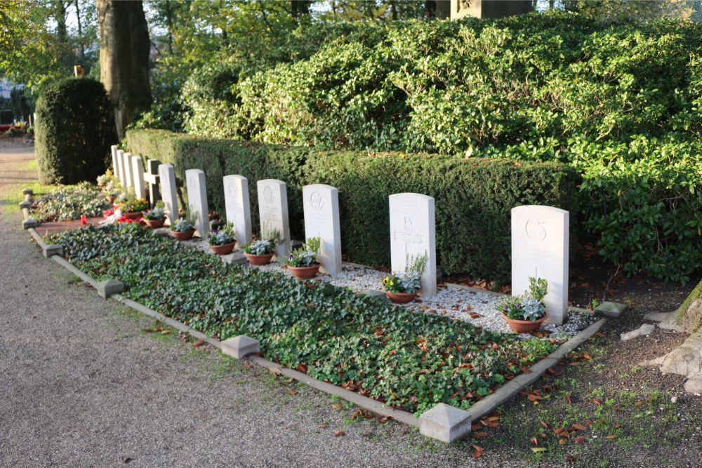 Oorlogsgraven van het Gemenebest Rooms Katholiek Kerkhof Sint-Oedenrode