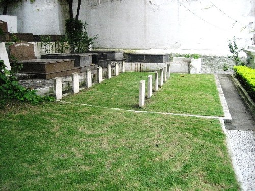 Commonwealth War Graves Gamboa British Cemetery