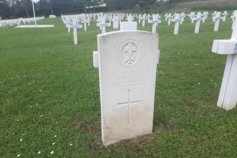 Oorlogsgraven van het Gemenebest Oorlogsbegraafplaats Chesnaux #3