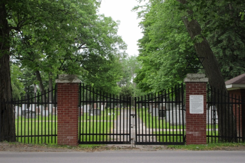Commonwealth War Grave Cataraqui Jewish Cemetery