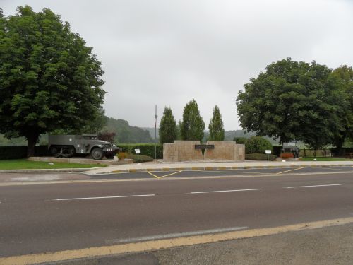 Monument Samenkomst Franse Divisies Nod-sur-Seine