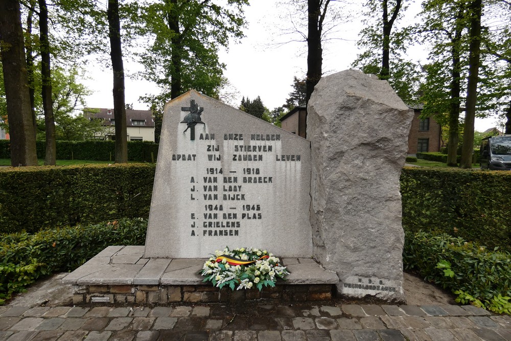 War Memorial Wechelderzande
