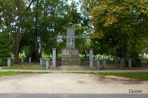 Sovjet Oorlogsbegraafplaats Polgardi