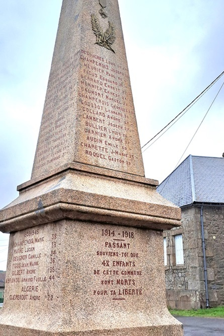 Oorlogsmonument 	Saint-Brisson #2