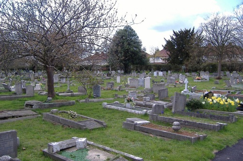Commonwealth War Graves Twickenham Cemetery