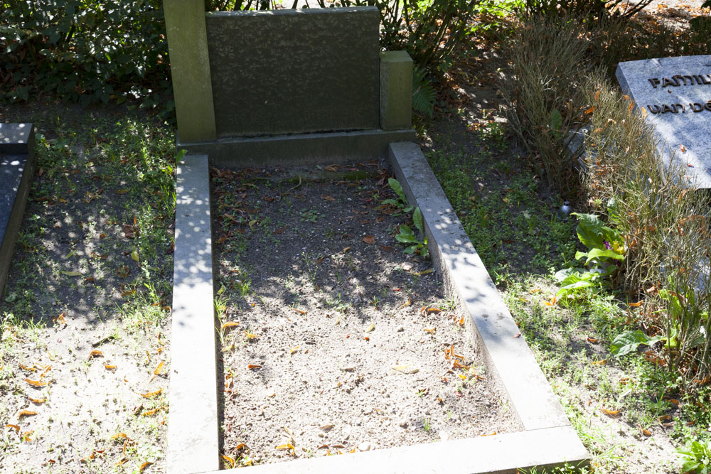 Dutch War Graves RC Cemetery De Leeuwer Enk #2