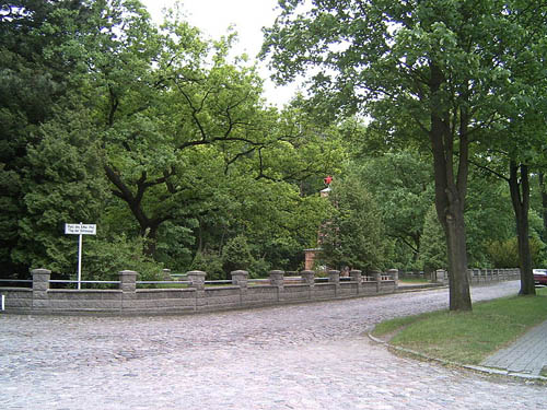 Sovjet Oorlogsbegraafplaats Schneiche bei Berlin
