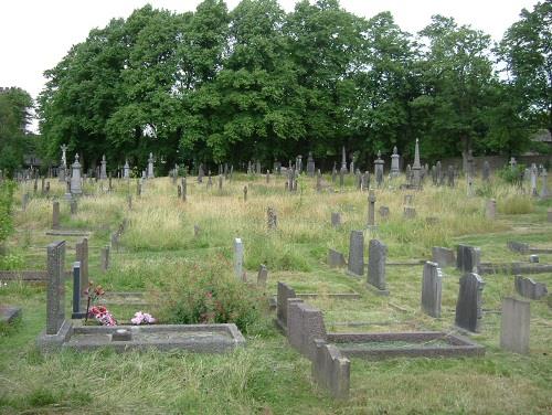 Commonwealth War Graves All Hallows Churchyard
