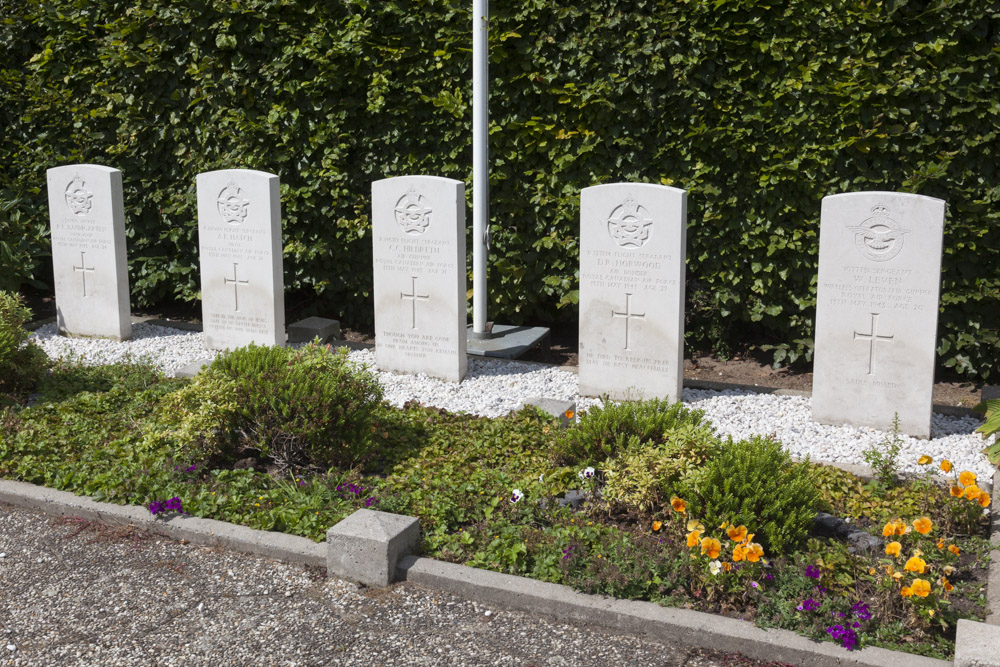 Oorlogsgraven van het Gemenebest Rooms Katholieke Begraafplaats Deurningen