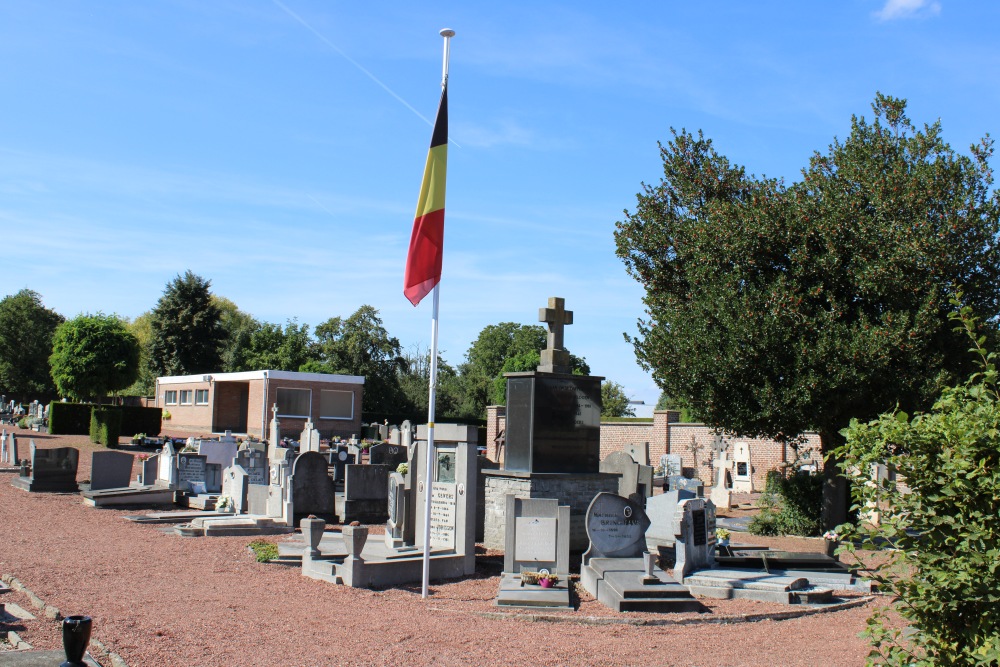 Oorlogsmonument Begraafplaats Veldwezelt	