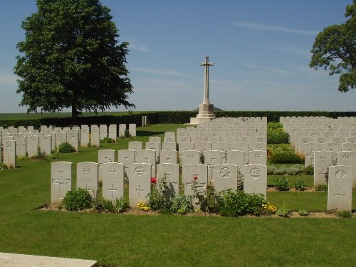 Commonwealth War Cemetery Houchin