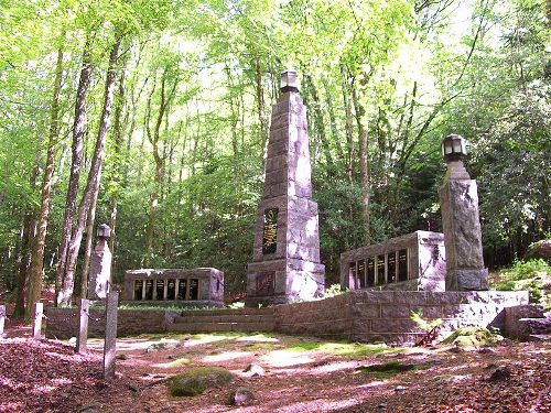 Monument Massamoord Bois du Thouraud