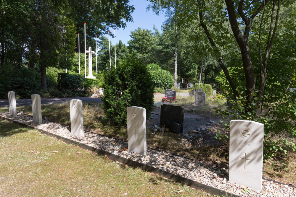 Oorlogsgraven van het Gemenebest Algemene Begraafplaats Heidehof Ugchelen