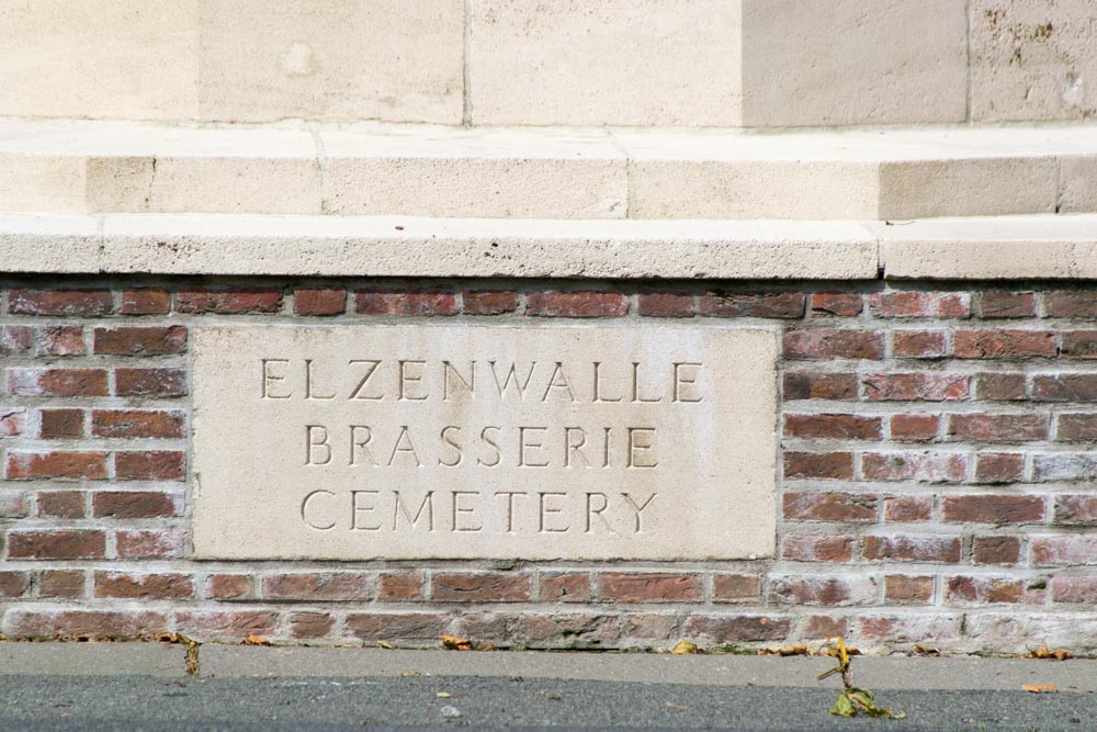 Oorlogsbegraafplaats van het Gemenebest Elzenwalle Brasserie