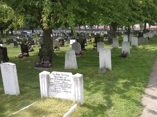 Commonwealth War Graves Retford Road Cemetery