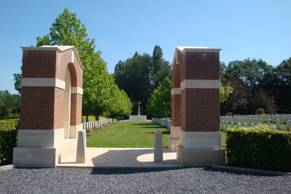Commonwealth War Cemetery Kemmel Chateau