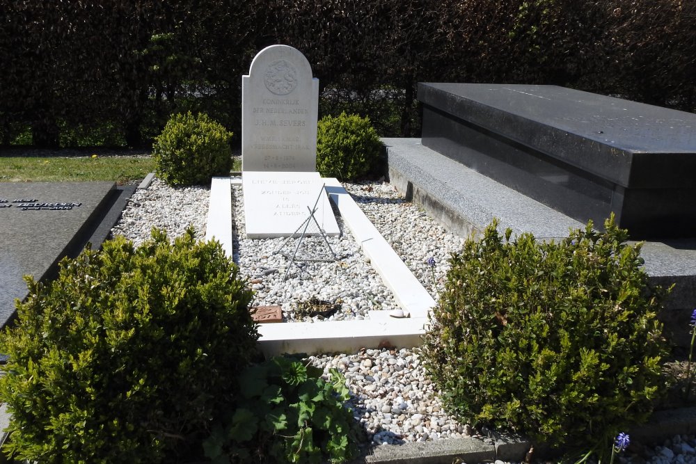 Dutch War Grave Buren Catholic Cemetery