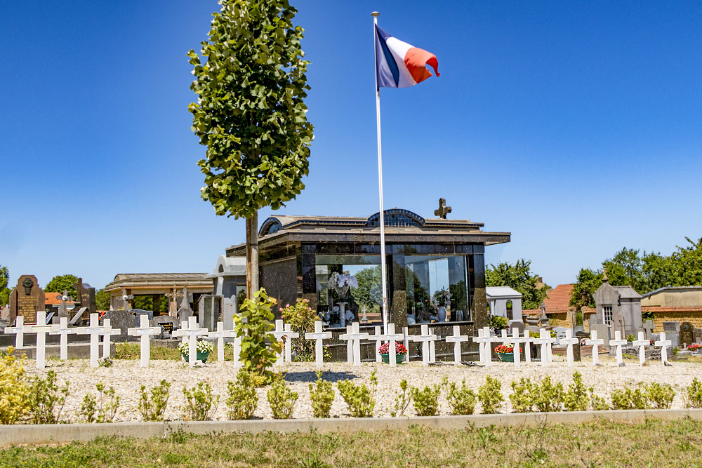 Franse Oorlogsgraven Begraafplaats Dom-le-Mesnil