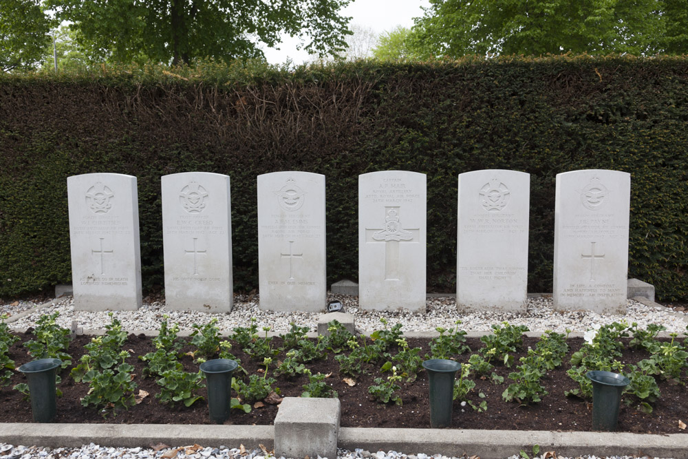 Commonwealth War Graves General Cemetery Vriezenveen