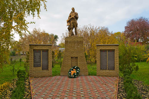 Mass Grave Soviet Soldiers & War Memorial Checheleve