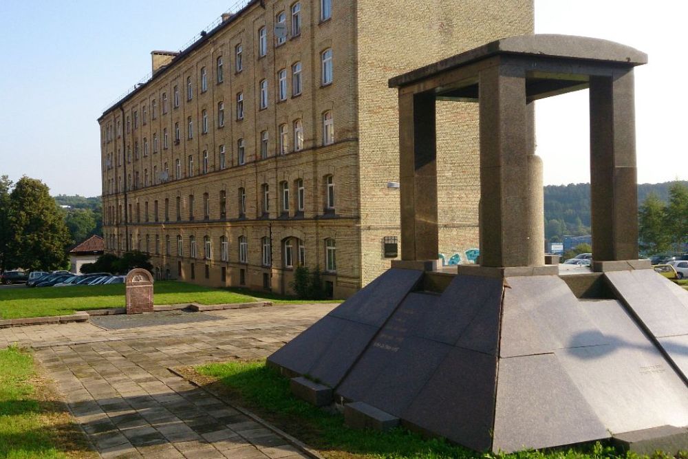 Monument / Massagraf Werkkamp HKP Vilnius
