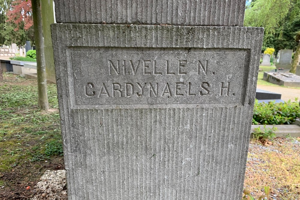 Collective graveemorial 5 deceased Belgian Soldiers General Cemetery Maastricht #2