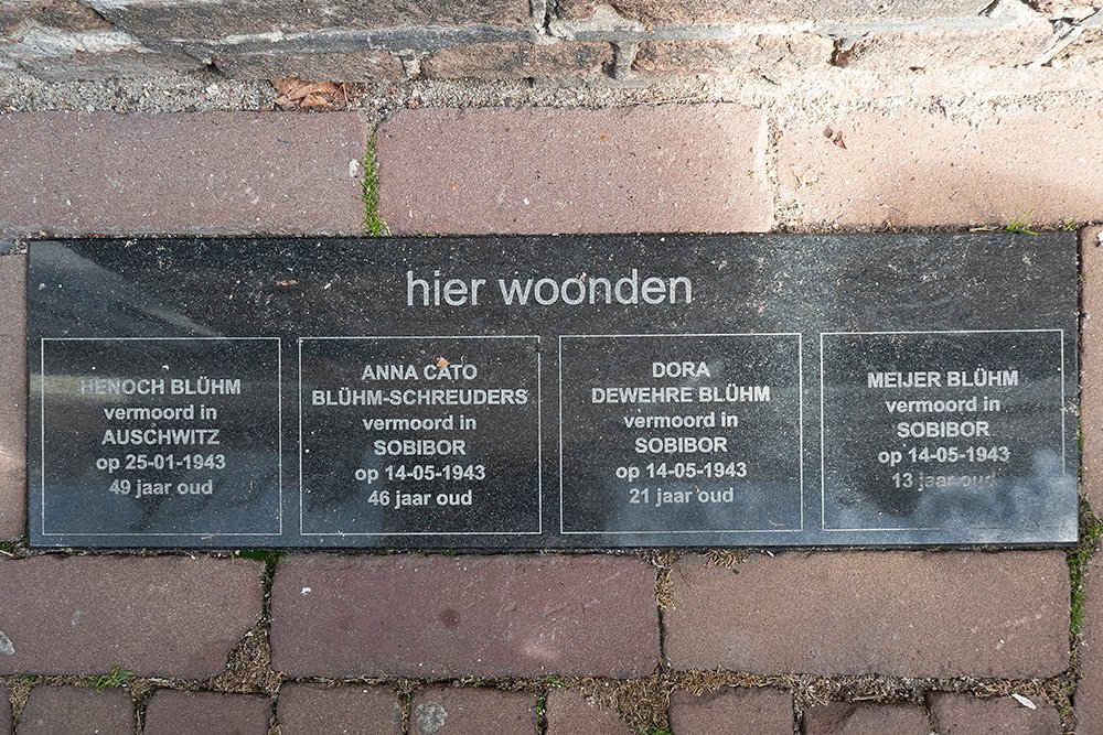 Memorial Stones Coninckstraat 15