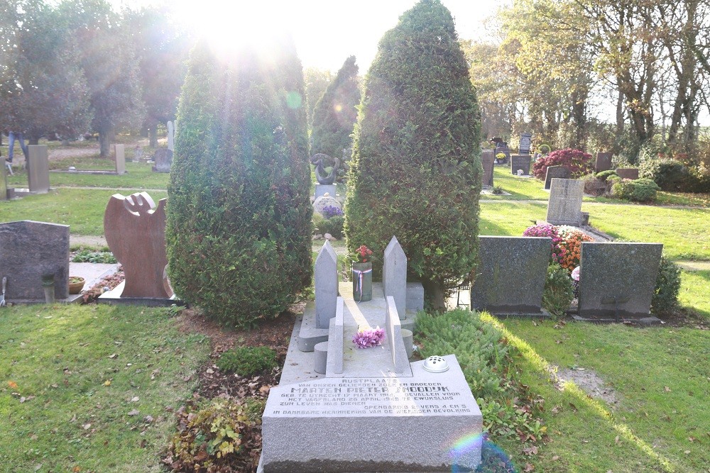 Dutch War Grave General Cemetery Hippolytushoef
