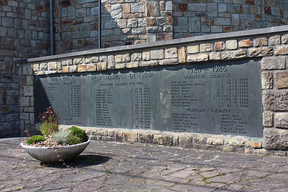 War Memorial Born