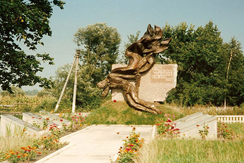 Sovjet Oorlogsbegraafplaats Hrynivtsi