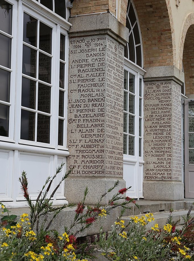 Monument Eerste Wereldoorlog Collge Lyce Saint-Vincent Providence