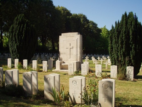 Commonwealth War Graves Bagneux