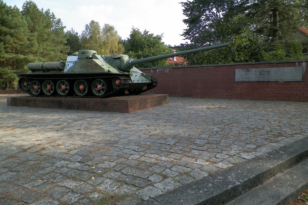 SU-100 Tank Destroyer Frstenberg/Havel