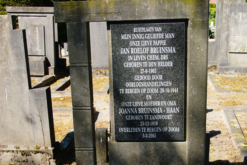 Nederlandse Oorlogsgraven Protestante Begraafplaats Bergen op Zoom