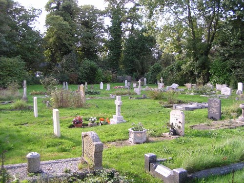 Commonwealth War Graves St Mark Churchyard