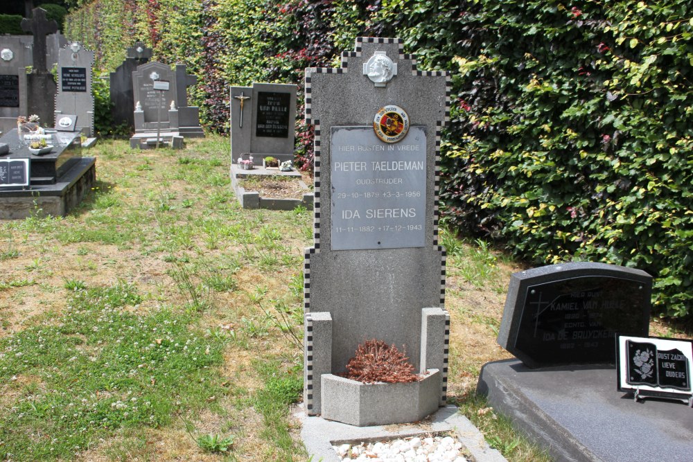 Belgian Graves Veterans Maldegem Kleit