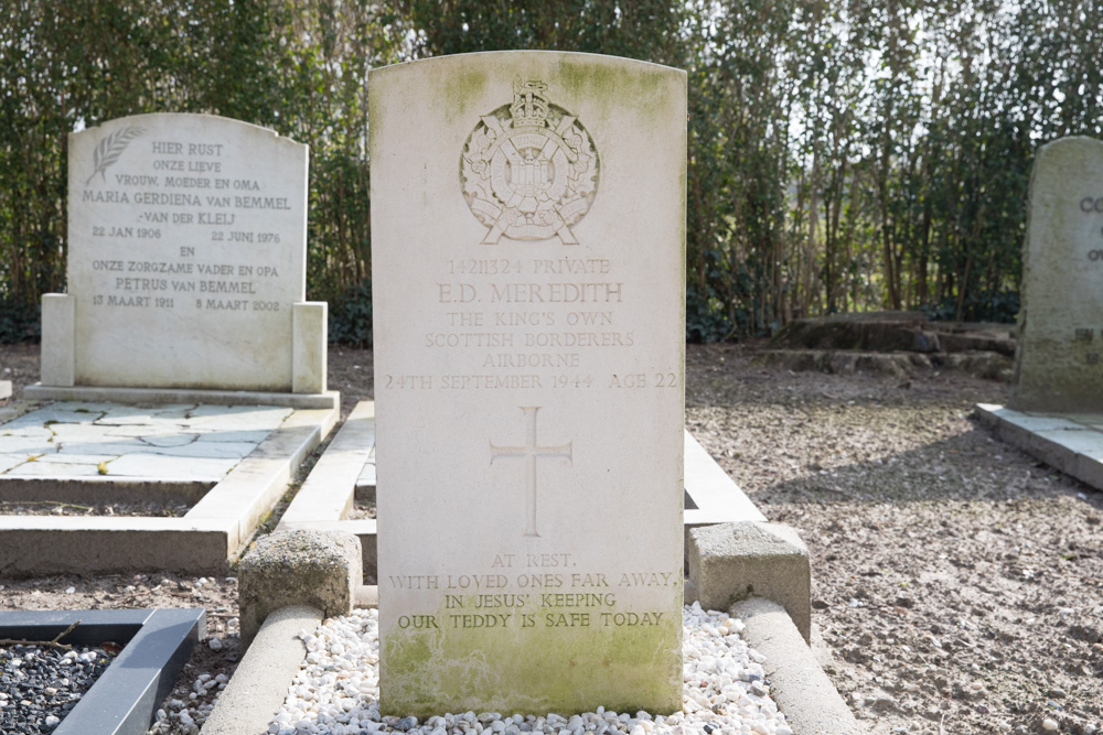 Commonwealth War Grave (Protestant Churchyard)