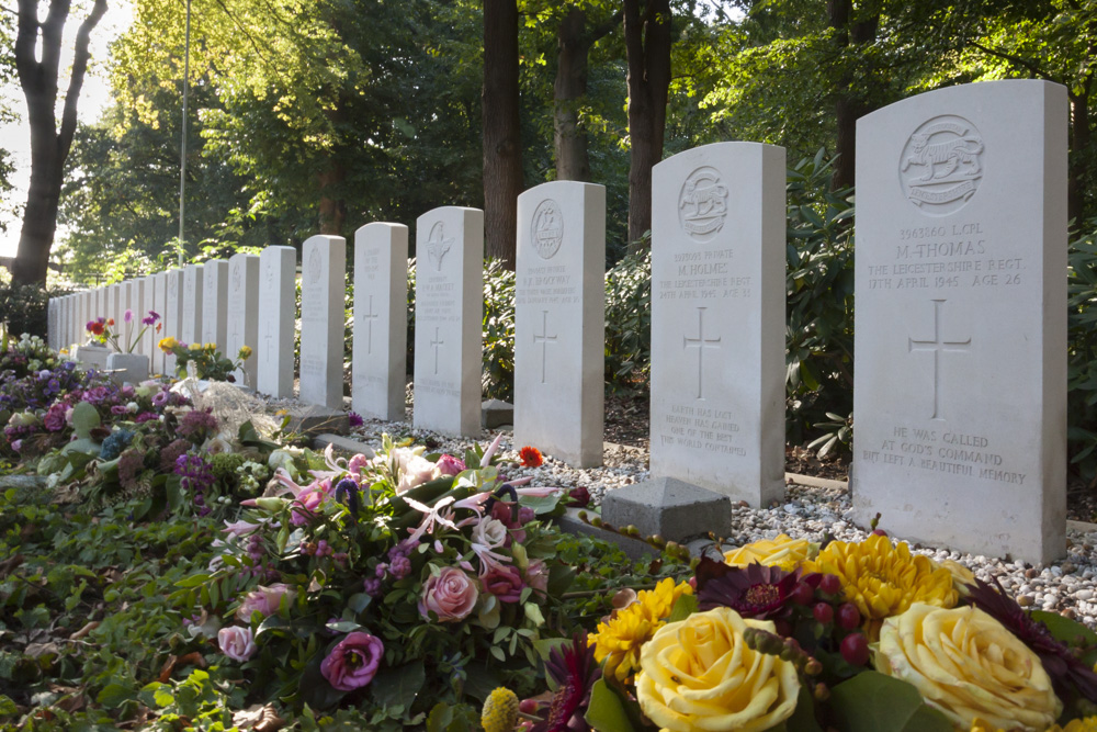 Commonwealth War Graves Ede