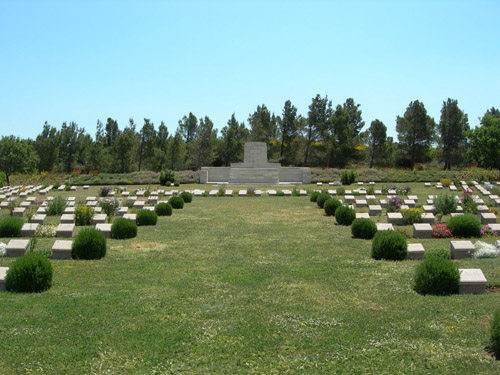 Hill 10 Commonwealth War Cemetery