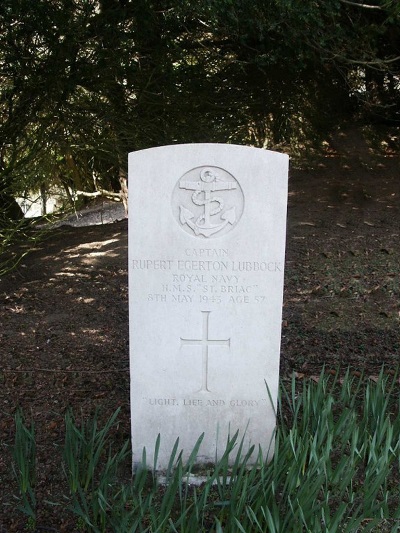 Commonwealth War Grave St John in the Wilderness Churchyard