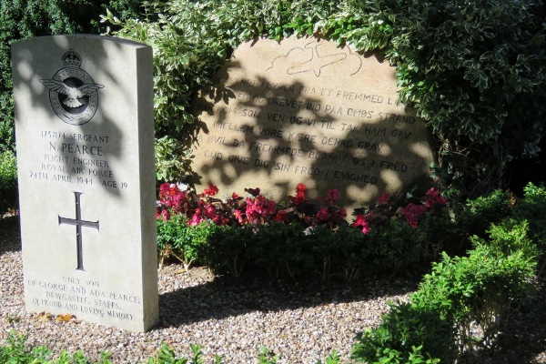 Commonwealth War Grave Om By Churchyard