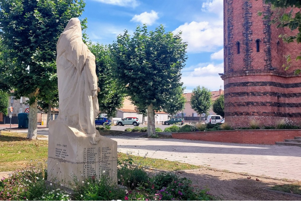 War Memorial Veauche #5