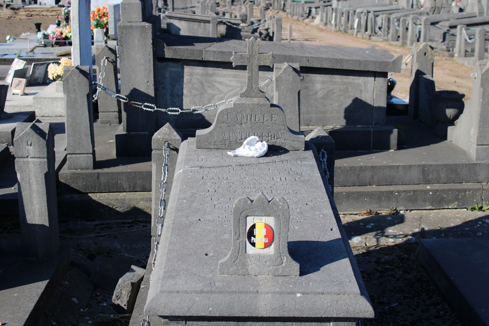 Belgische Oorlogsgraven Quaregnon Egalit