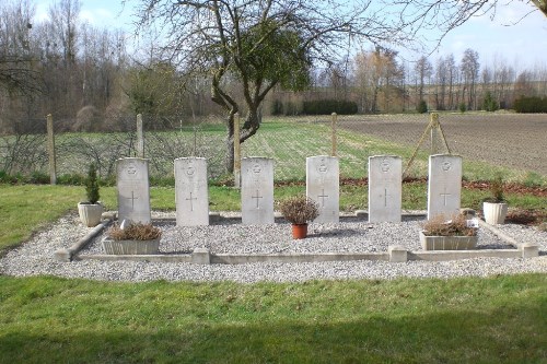 Oorlogsgraven van het Gemenebest Kerkhof Saint-Utin #1